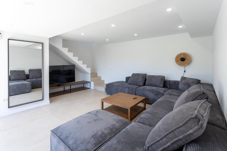 TV and multimedia, Living room, Seating area
