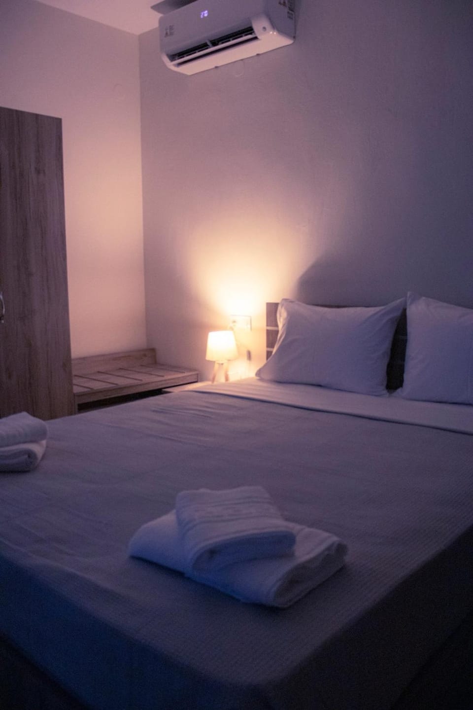 Bed, Bedroom, air conditioner