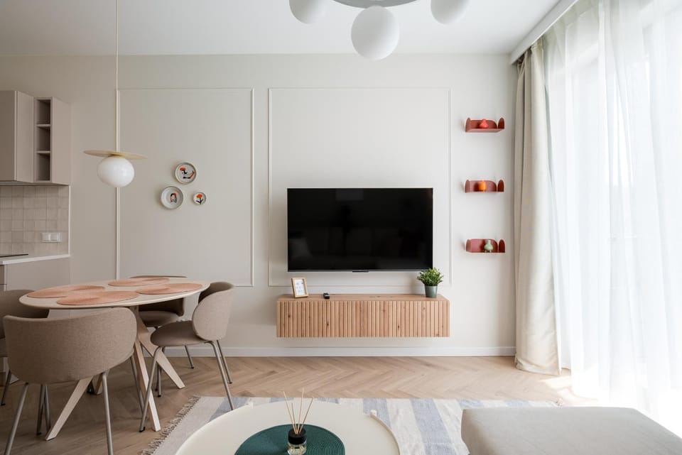 Communal lounge/ TV room, TV and multimedia, Living room, Seating area, Dining area, Evening entertainment