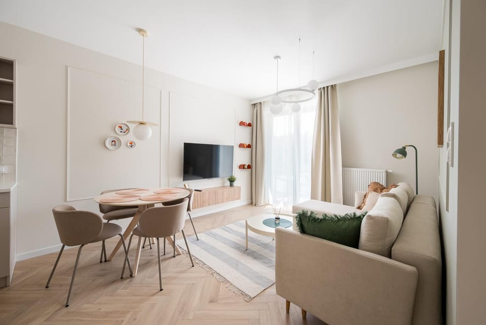 Communal lounge/ TV room, TV and multimedia, Living room, Seating area, Dining area, Evening entertainment