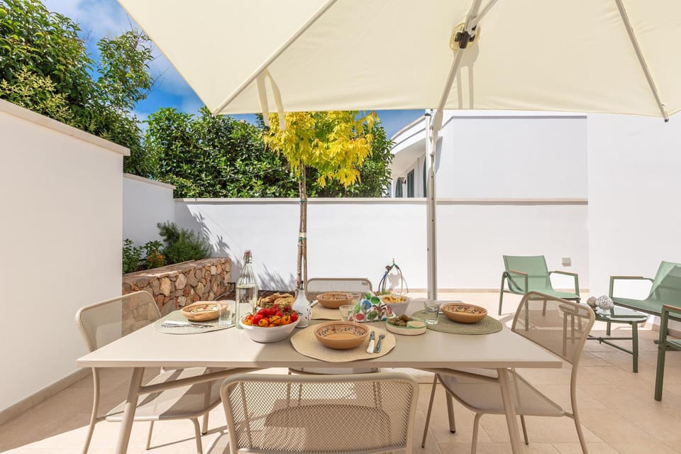 Patio, Dining area