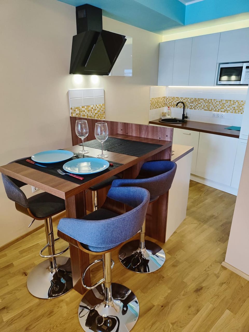 Kitchen or kitchenette, Seating area, Dining area