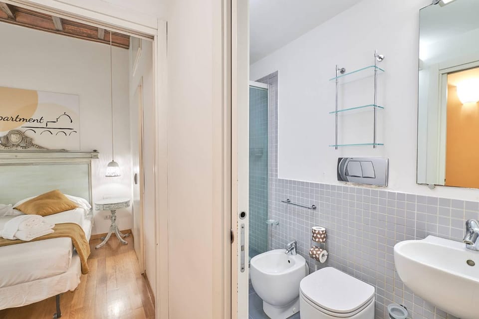 Shower, Bed, Bathroom, Photo of the whole room, Bedroom, Bath, bidet, towels