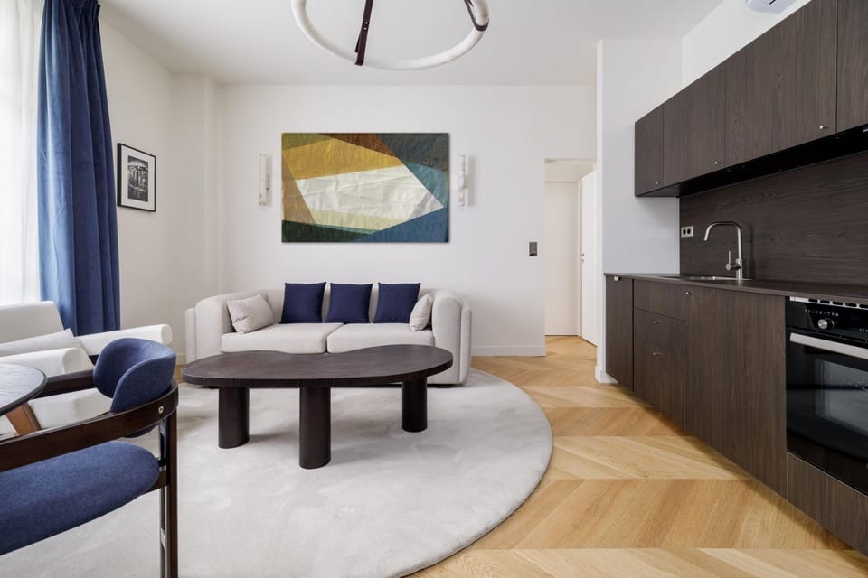 Kitchen or kitchenette, Living room, Seating area, Dining area, minibar, pet friendly, stove