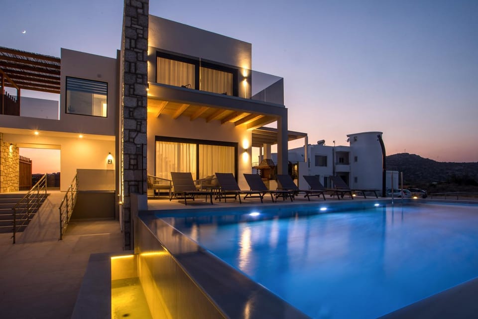 Property building, Night, Evening entertainment, Swimming pool, sunbed