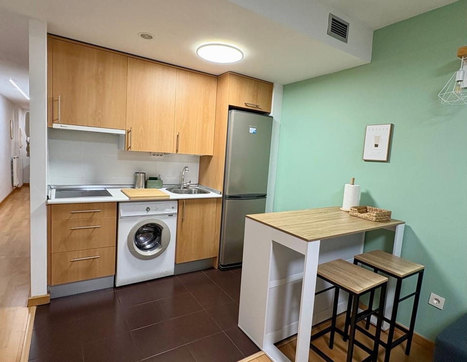 Kitchen or kitchenette, Dining area, stove, washing machine