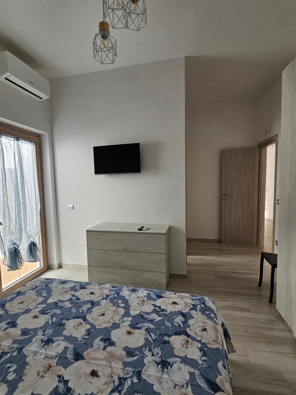 Bed, TV and multimedia