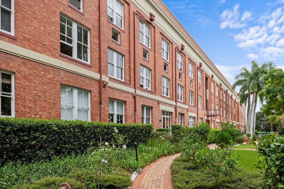 Property building, Spring, Day, Garden, Garden view