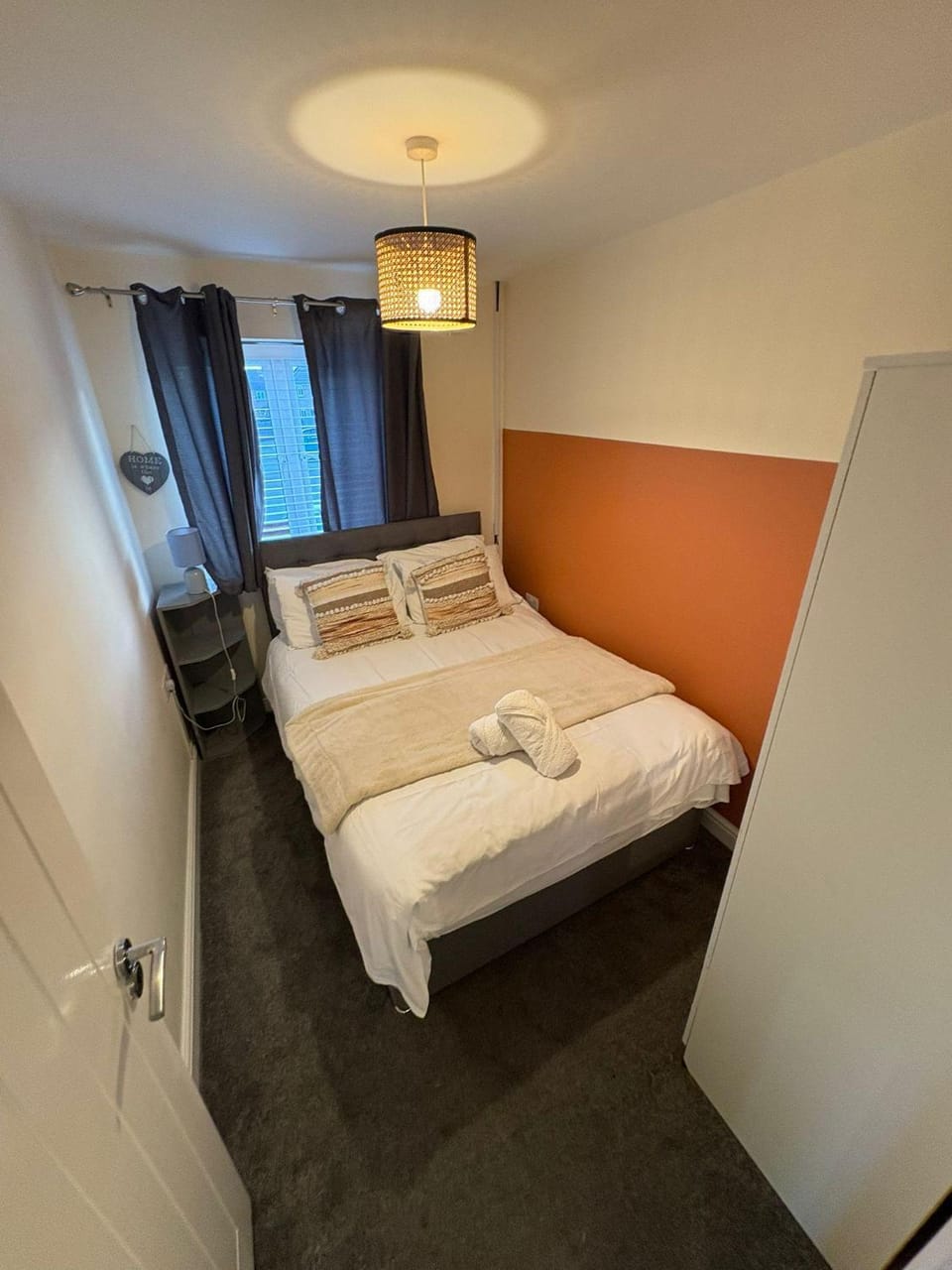 Spacious 3-Bed House - Sleeps 8 Garden & Parking House in Huntingdonshire District