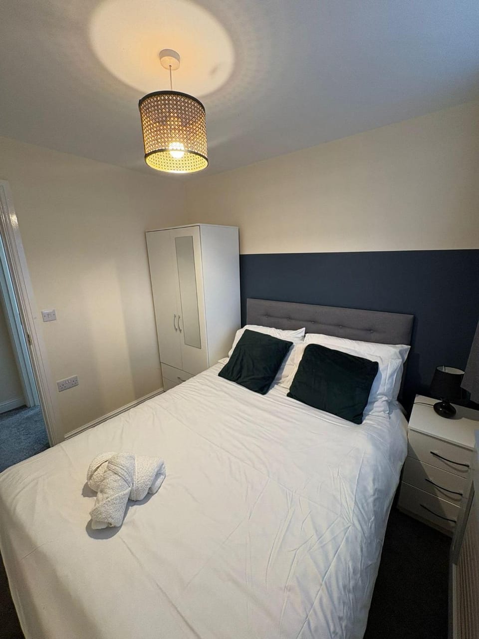 Spacious 3-Bed House - Sleeps 8 Garden & Parking House in Huntingdonshire District