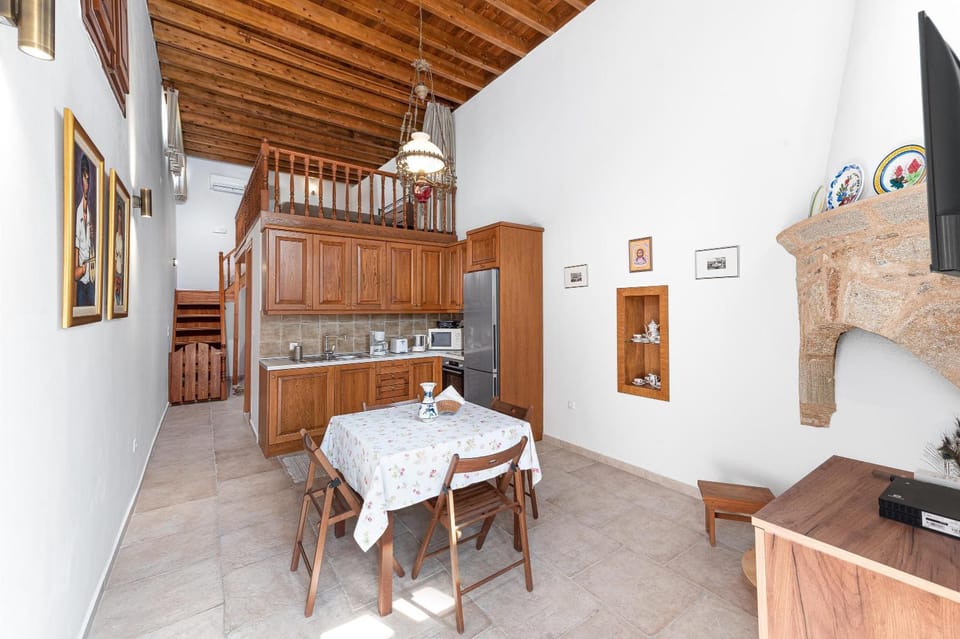 TV and multimedia, Kitchen or kitchenette, Dining area