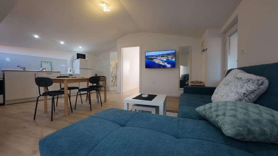 Kitchen or kitchenette, Living room, Dining area