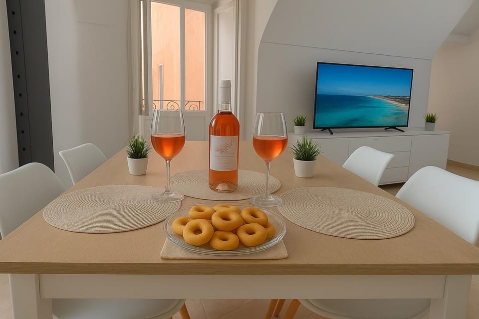 TV and multimedia, Living room, Seating area, Dining area, Lunch