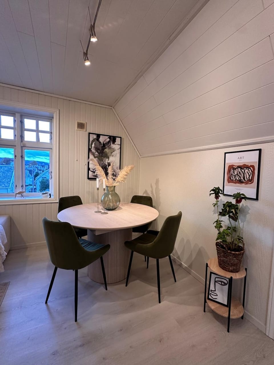 Living room, Seating area, Dining area