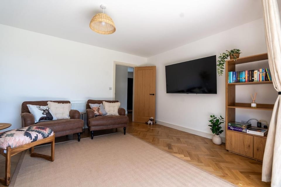 Modern Bungalow Views of Pen y Fan House in Wales
