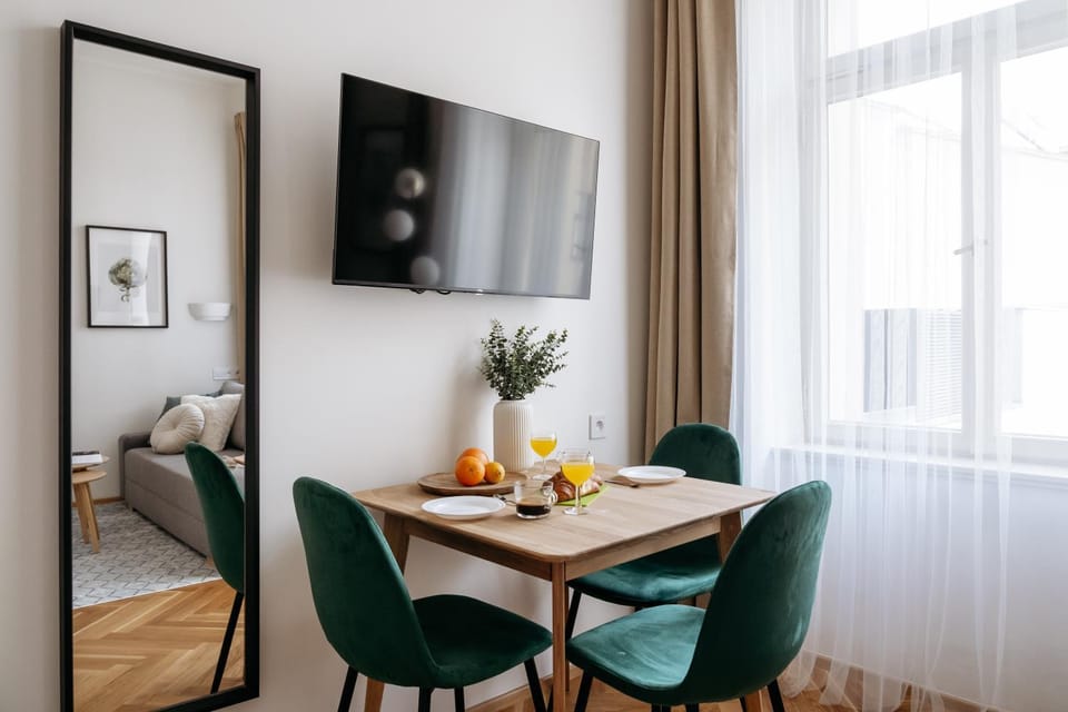 TV and multimedia, Living room, Dining area