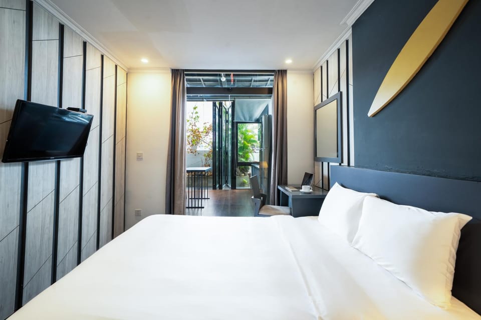 Communal lounge/ TV room, Bed