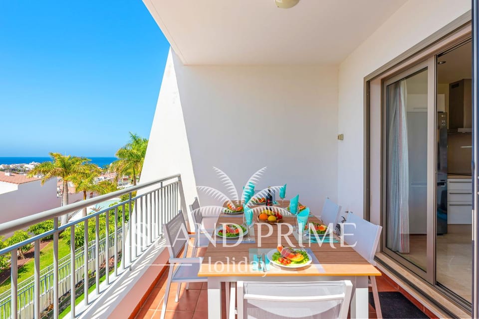 View (from property/room), Balcony/Terrace, Seating area, Dining area, Sea view, Sea view