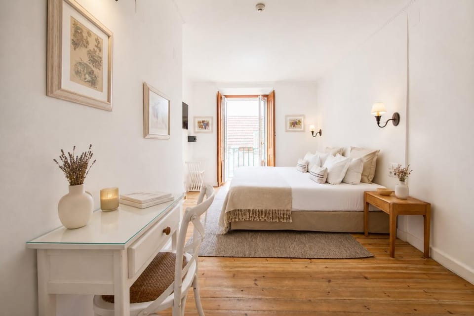 Bed, TV and multimedia, Balcony/Terrace, Bedroom, City view, internet, minibar, safe, air conditioner