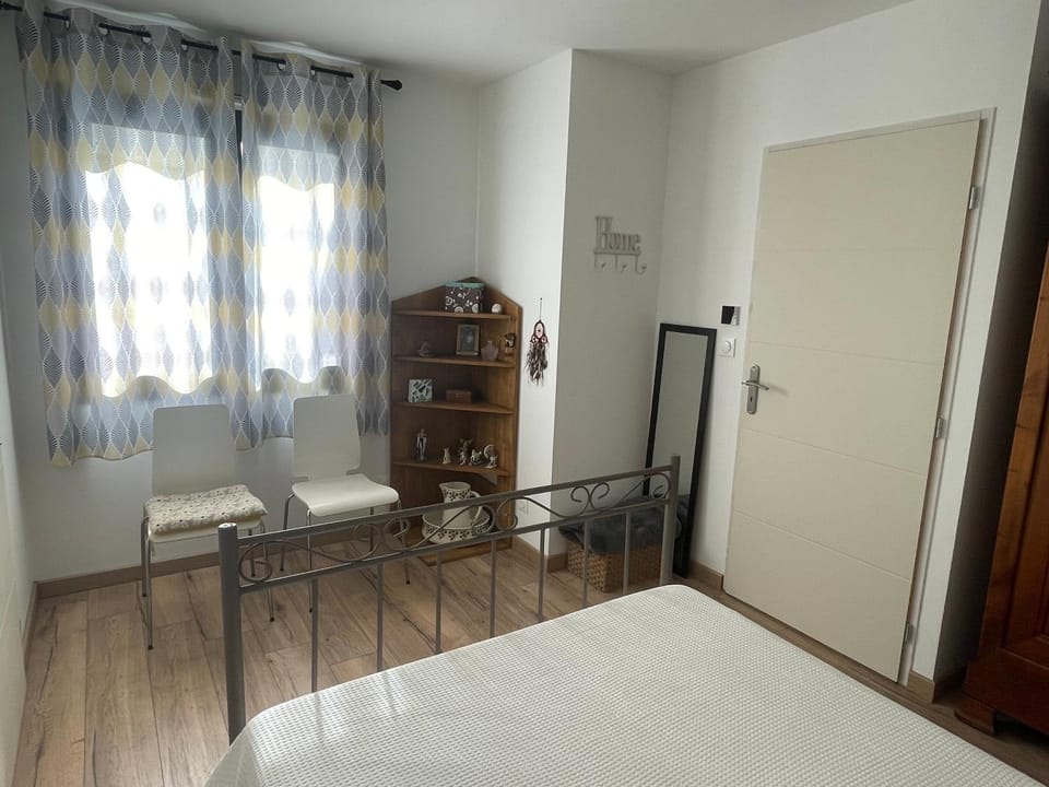Bed, Photo of the whole room