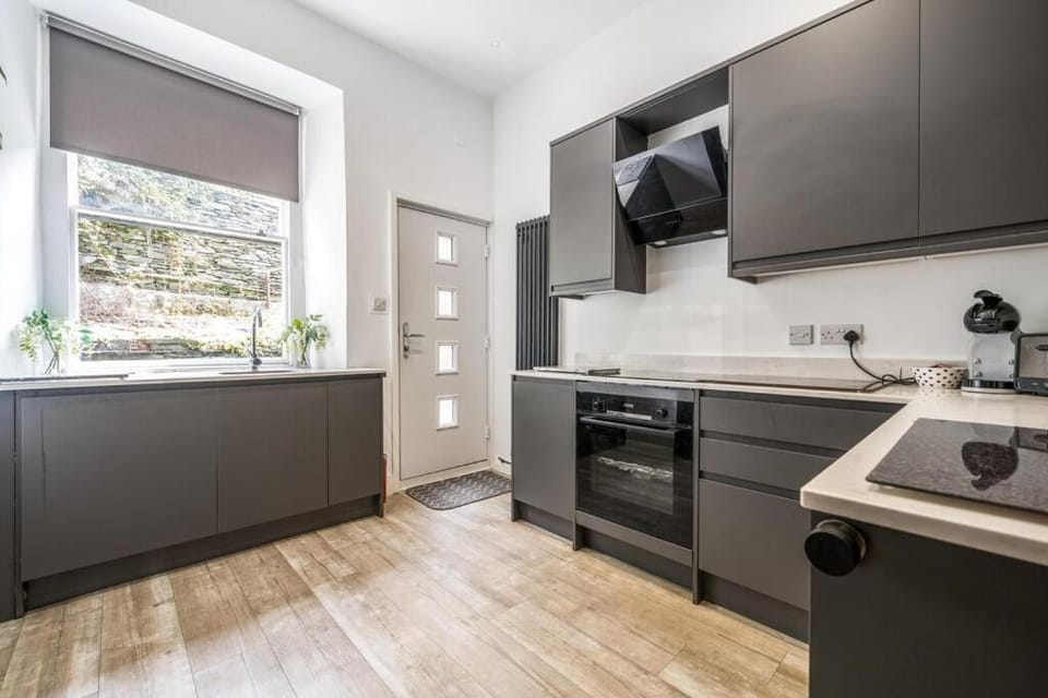 Kitchen or kitchenette, dishwasher, oven, pet friendly, stove