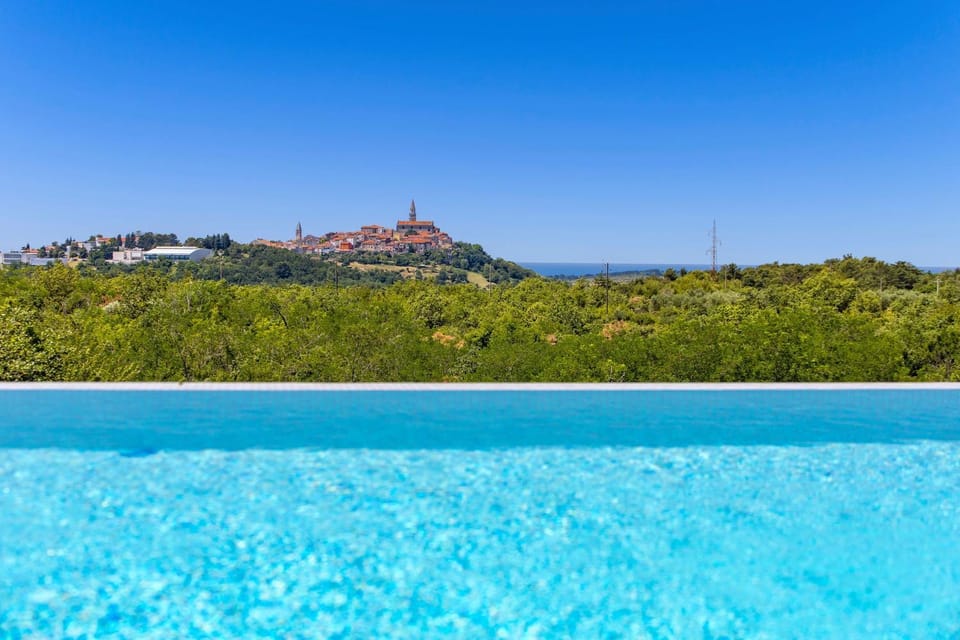 Nearby landmark, Day, Natural landscape, City view, Pool view, Sea view, Swimming pool