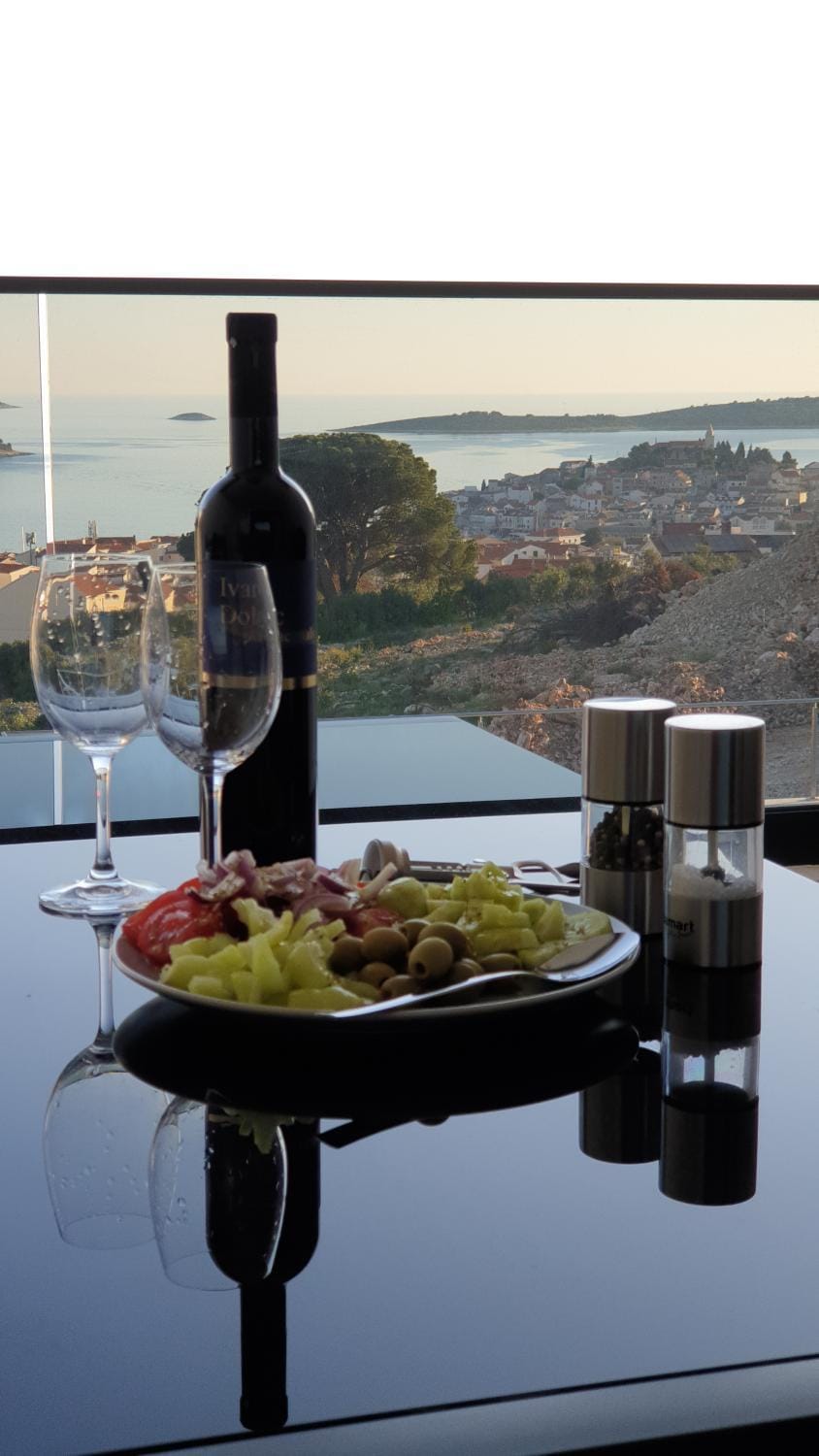 Natural landscape, Food and drinks, Sea view