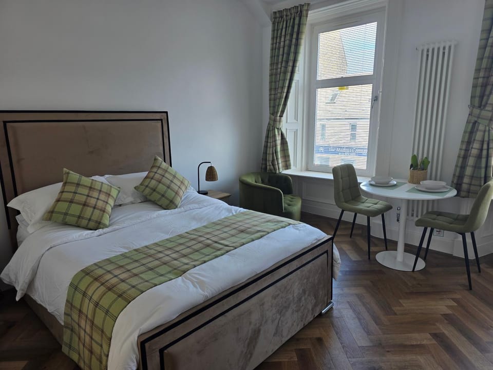 Bed, Living room, Seating area, Dining area, Bedroom