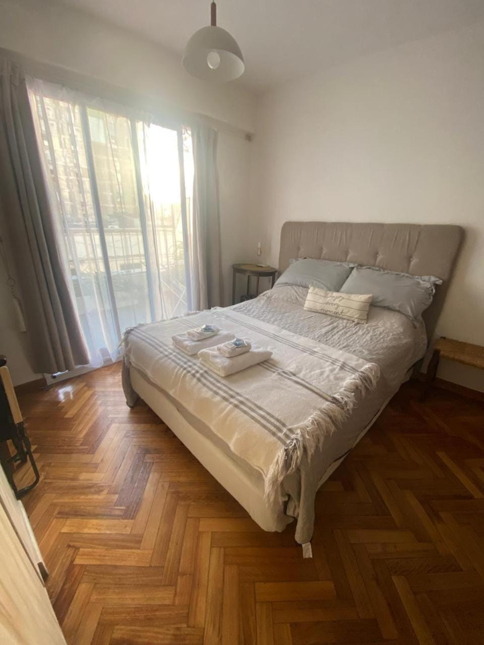 Bed, towels