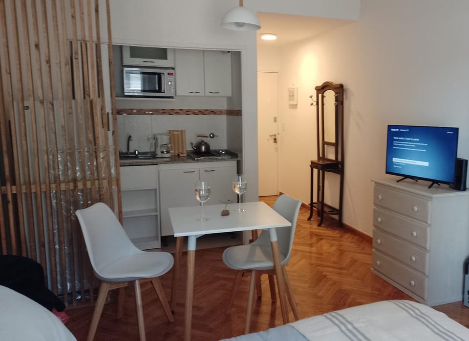TV and multimedia, Kitchen or kitchenette, Photo of the whole room, Dining area, Bedroom