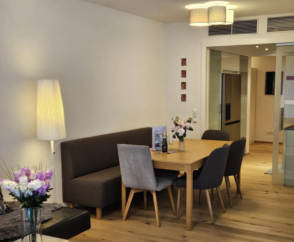 Dining area, Food