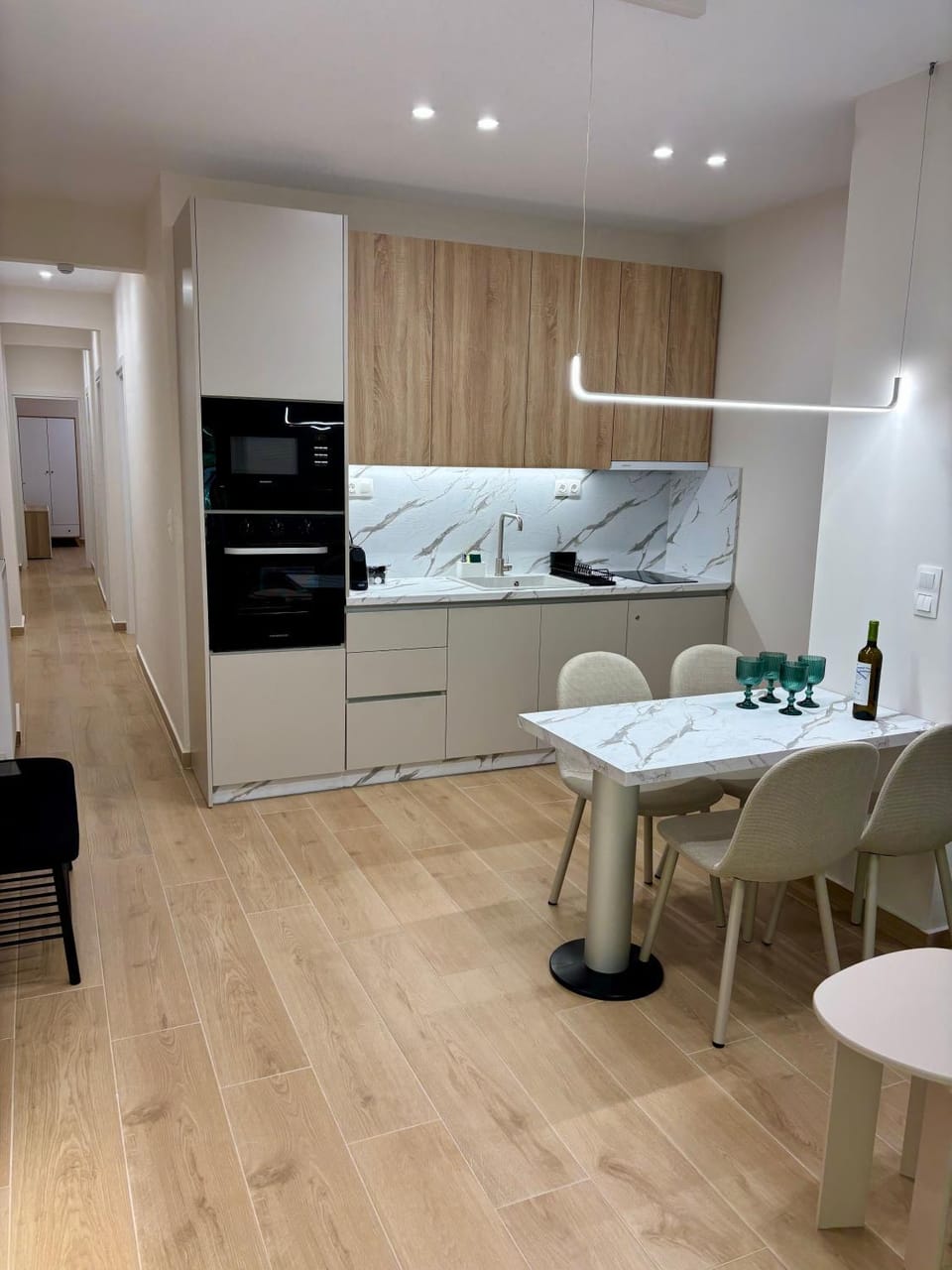 Kitchen or kitchenette, Dining area, oven, stove
