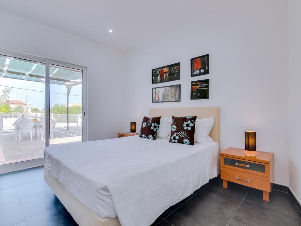Bed, Photo of the whole room, Bedroom, air conditioner