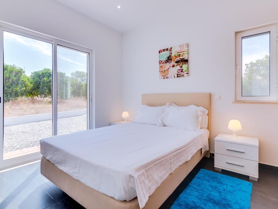 Bed, Photo of the whole room, Bedroom, air conditioner