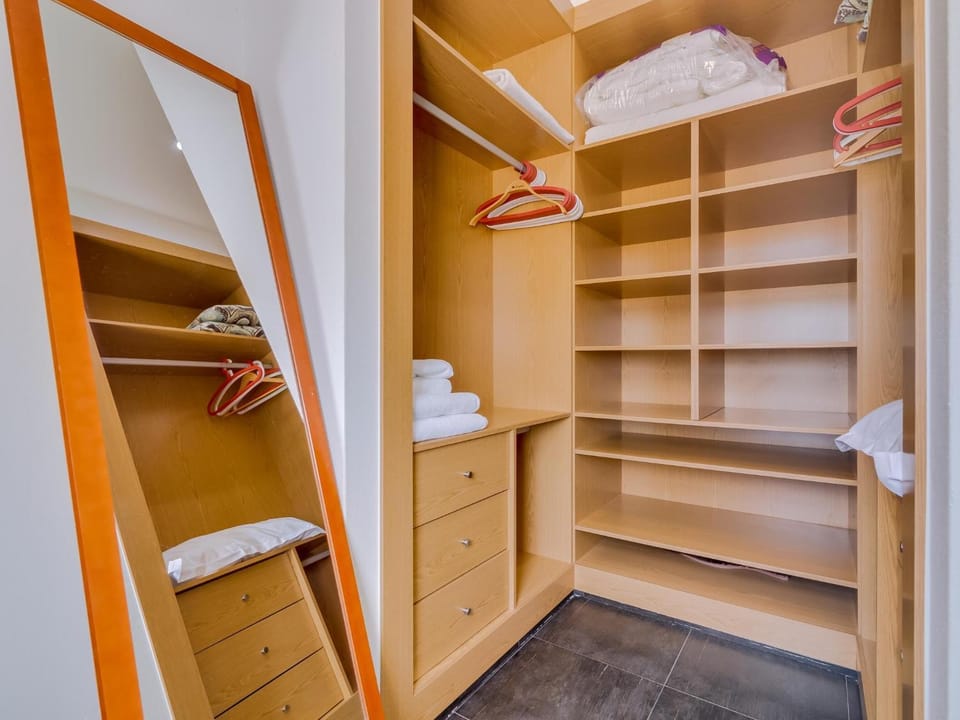 Bathroom, towels, wardrobe