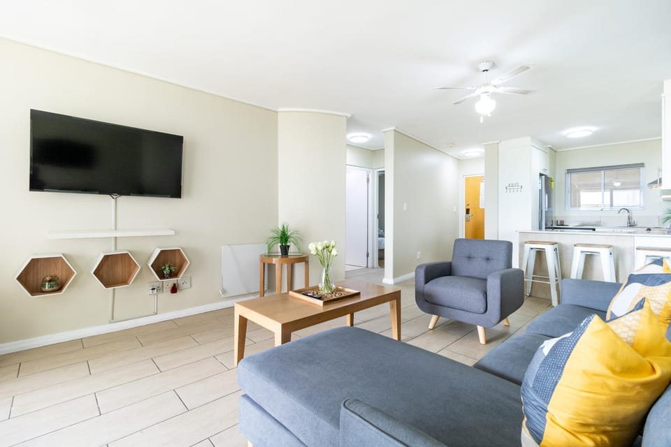 TV and multimedia, Living room, Seating area, Dining area, Evening entertainment