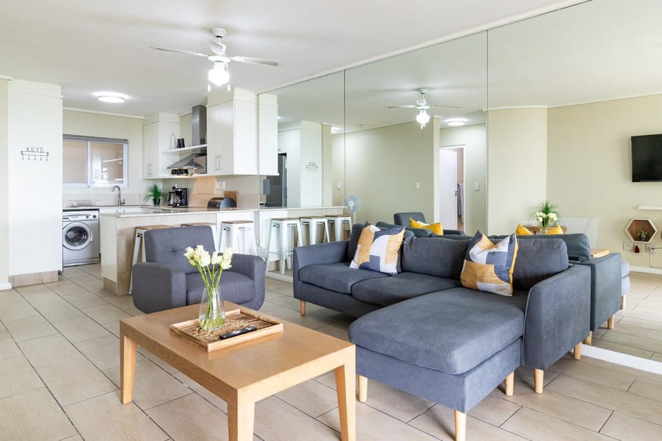 Kitchen or kitchenette, Living room, Seating area, Dining area, Evening entertainment, dishwasher, oven, stove, washing machine