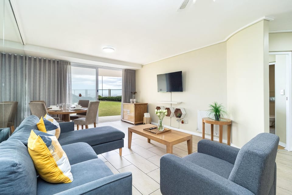 TV and multimedia, Living room, Seating area, Evening entertainment