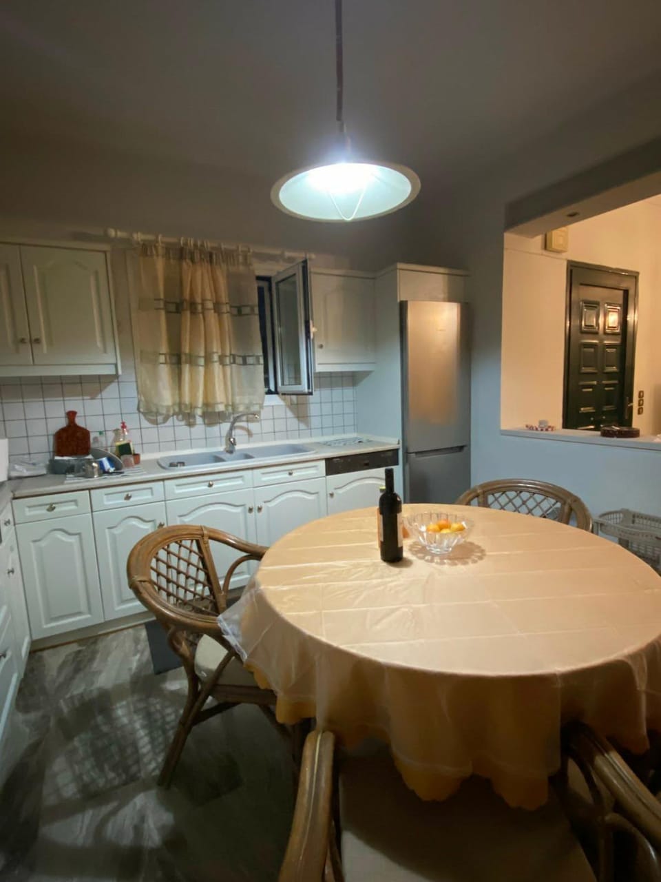 Kitchen or kitchenette, Dining area, stove