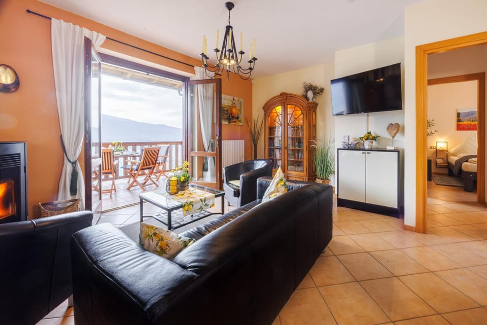 Communal lounge/ TV room, Communal lounge/ TV room, TV and multimedia, Seating area, Evening entertainment