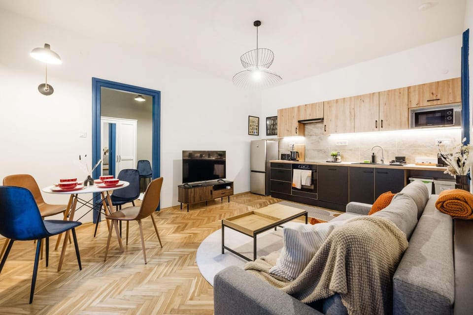 TV and multimedia, Kitchen or kitchenette, Living room, Dining area