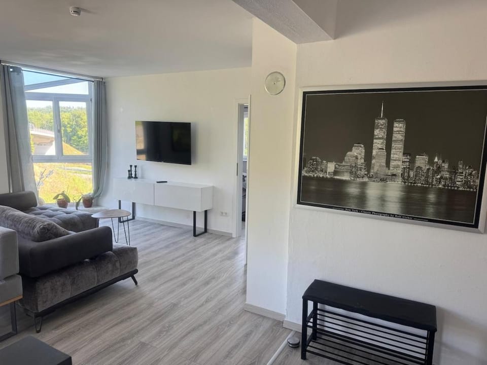 Communal lounge/ TV room, Communal lounge/ TV room, TV and multimedia, Living room, Seating area, Evening entertainment