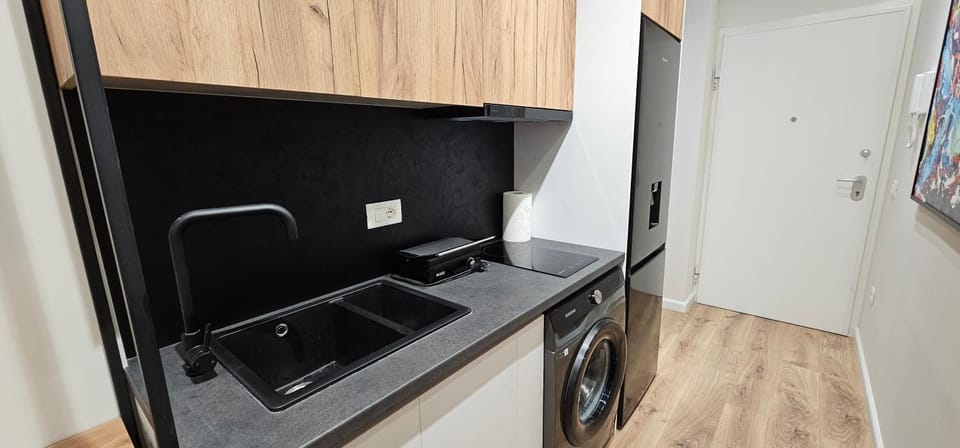 Kitchen or kitchenette, washing machine