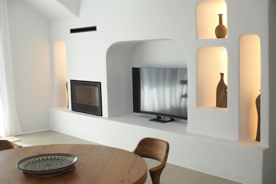 TV and multimedia, Living room, Seating area, fireplace