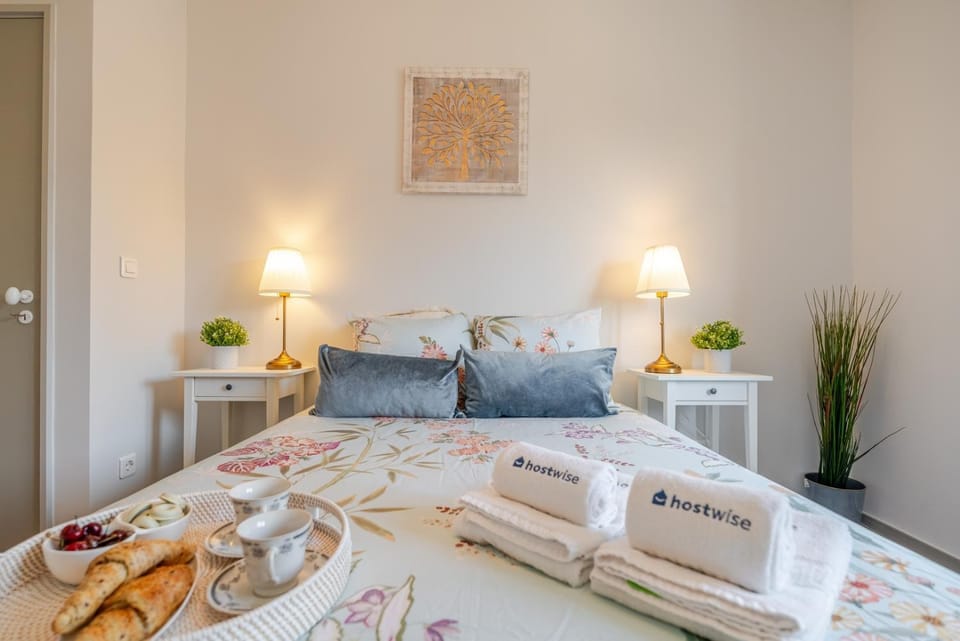 Bed, Bedroom, towels