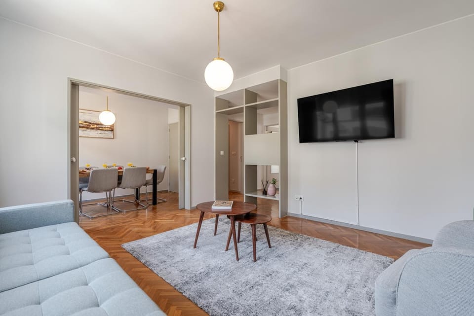 TV and multimedia, Living room, Seating area, Dining area