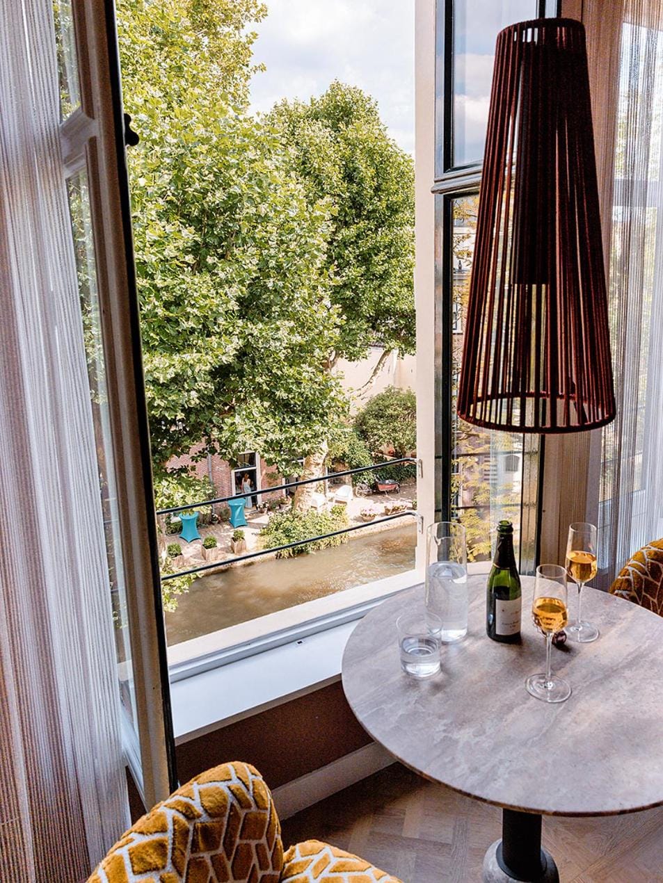 View (from property/room), Seating area, Dining area, River view, Alcoholic drinks