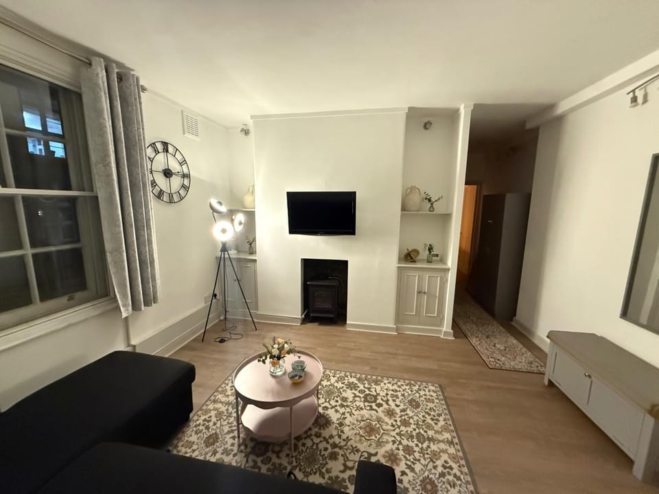 Covent Garden 1-Bed Apt Sleeps 4 7 min to Station Apartment in City of Westminster