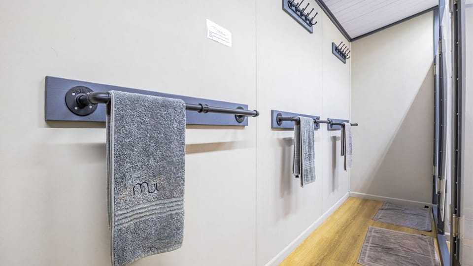 Bathroom, towels