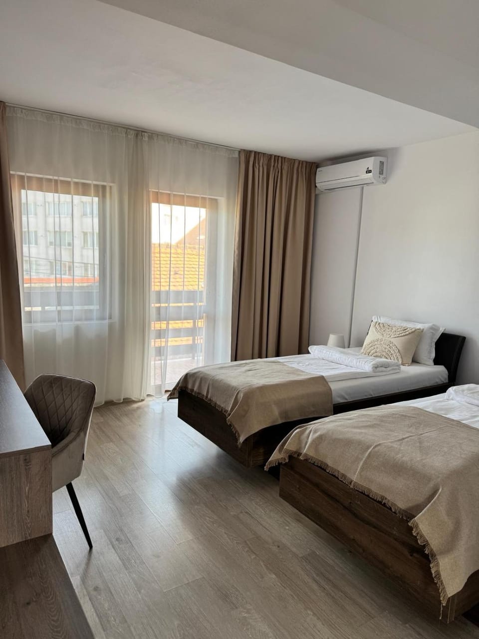 Bed, Balcony/Terrace, Photo of the whole room, Bedroom, air conditioner